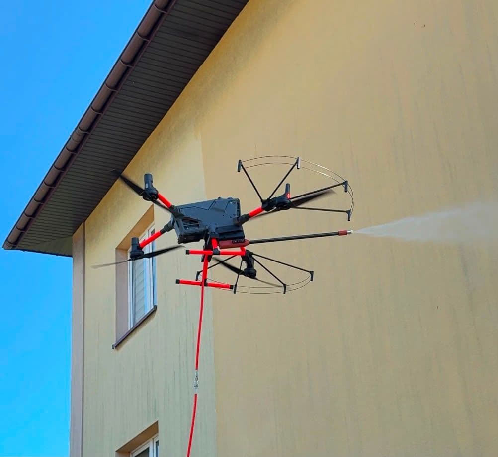 mycie dronem elewacji